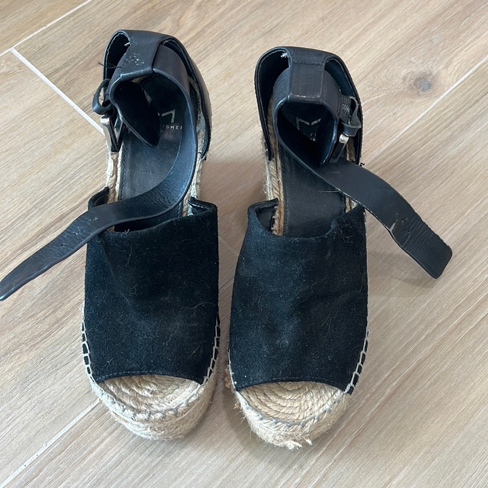 Marc Fisher wedges